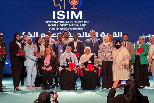 صورة جماعية للمشاركين بالمؤتمر