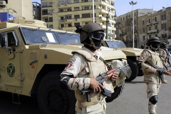 يزيد صايغ يكتب: تفكيك جمهورية الضباط