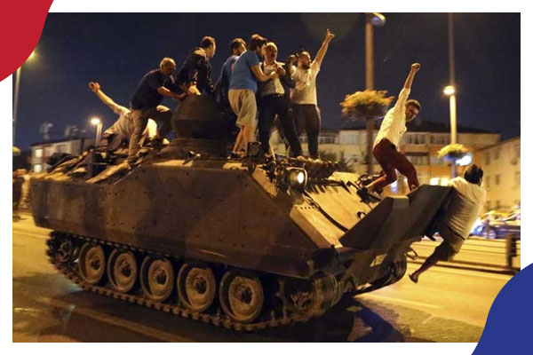 الأتراك يحتفلون بذكرى الانقلاب..و