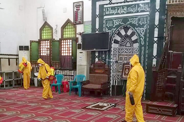 مصر: الأوقاف تمنع التهجد بالمساجد.. ونوادي الجيش والشرطة كامل العدد!