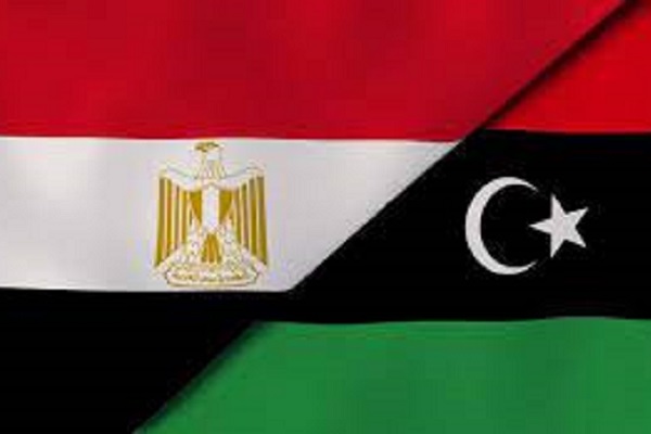 قلب السيسي مع حفتر ويده مع 